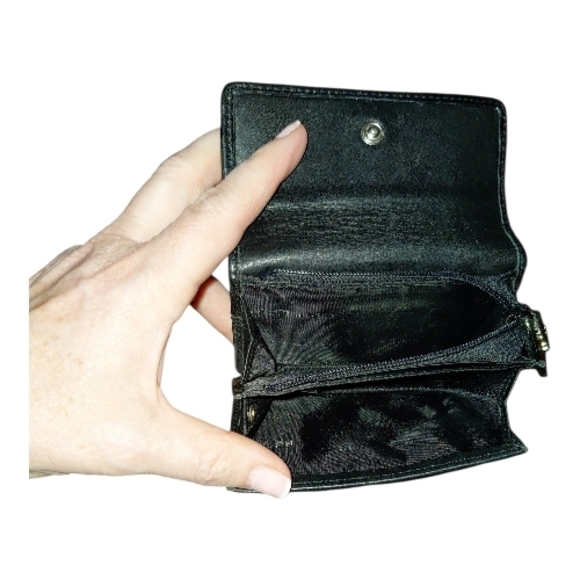 Ralph Lauren Black Leather Wallet with Silver Accent - Picture 3 of 7